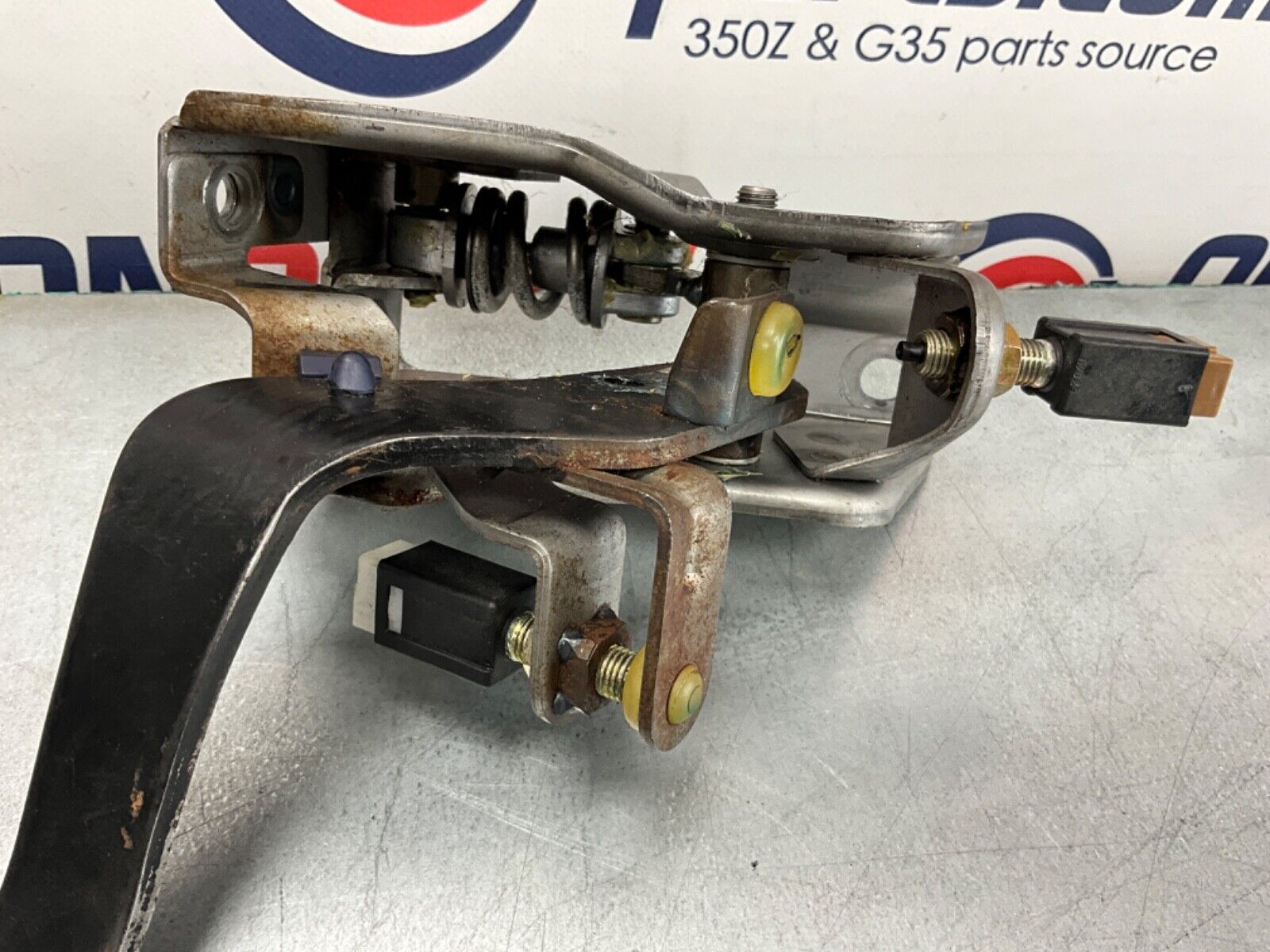 2005 Infiniti V35 G35 Manual Clutch Pedal OEM 13BJXEI - On Point Parts Inc