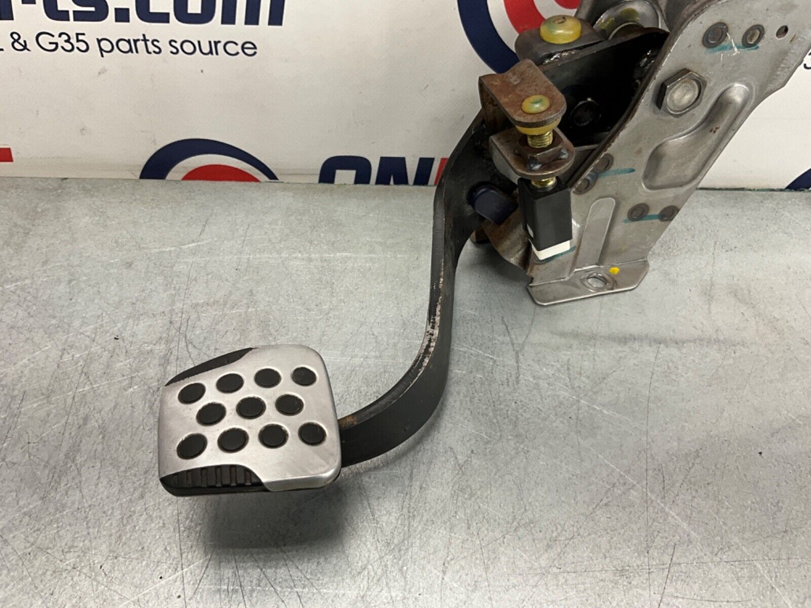2005 Infiniti V35 G35 Manual Clutch Pedal OEM 13BJXEI - On Point Parts Inc