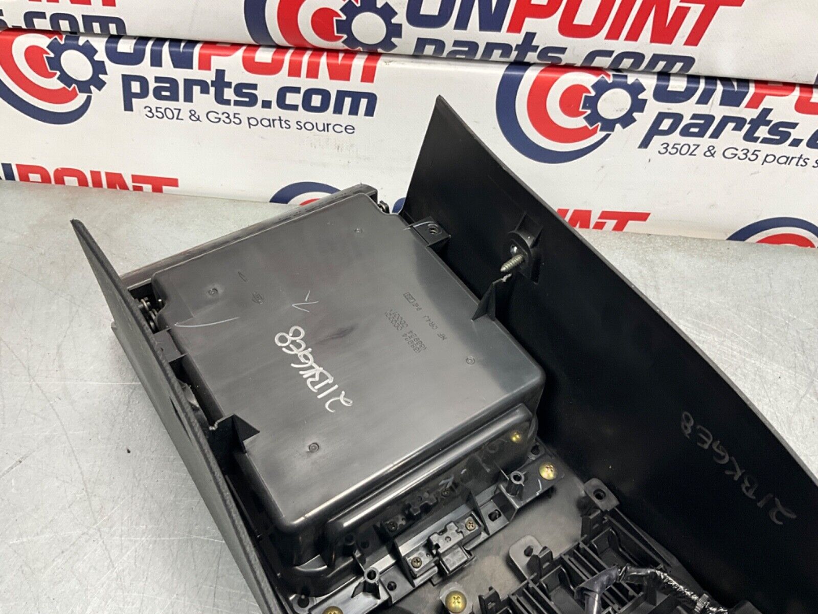 2003 Nissan Z33 350Z Center Console Armrest Assembly OEM 21BKGE8