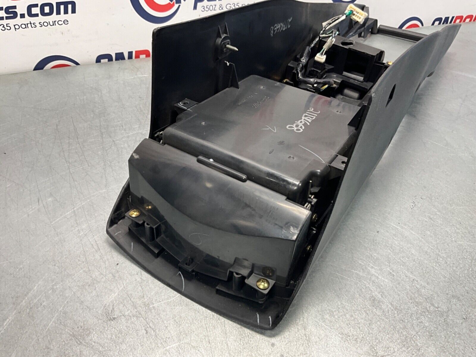 2003 Nissan Z33 350Z Center Console Armrest Assembly OEM 21BKGE8