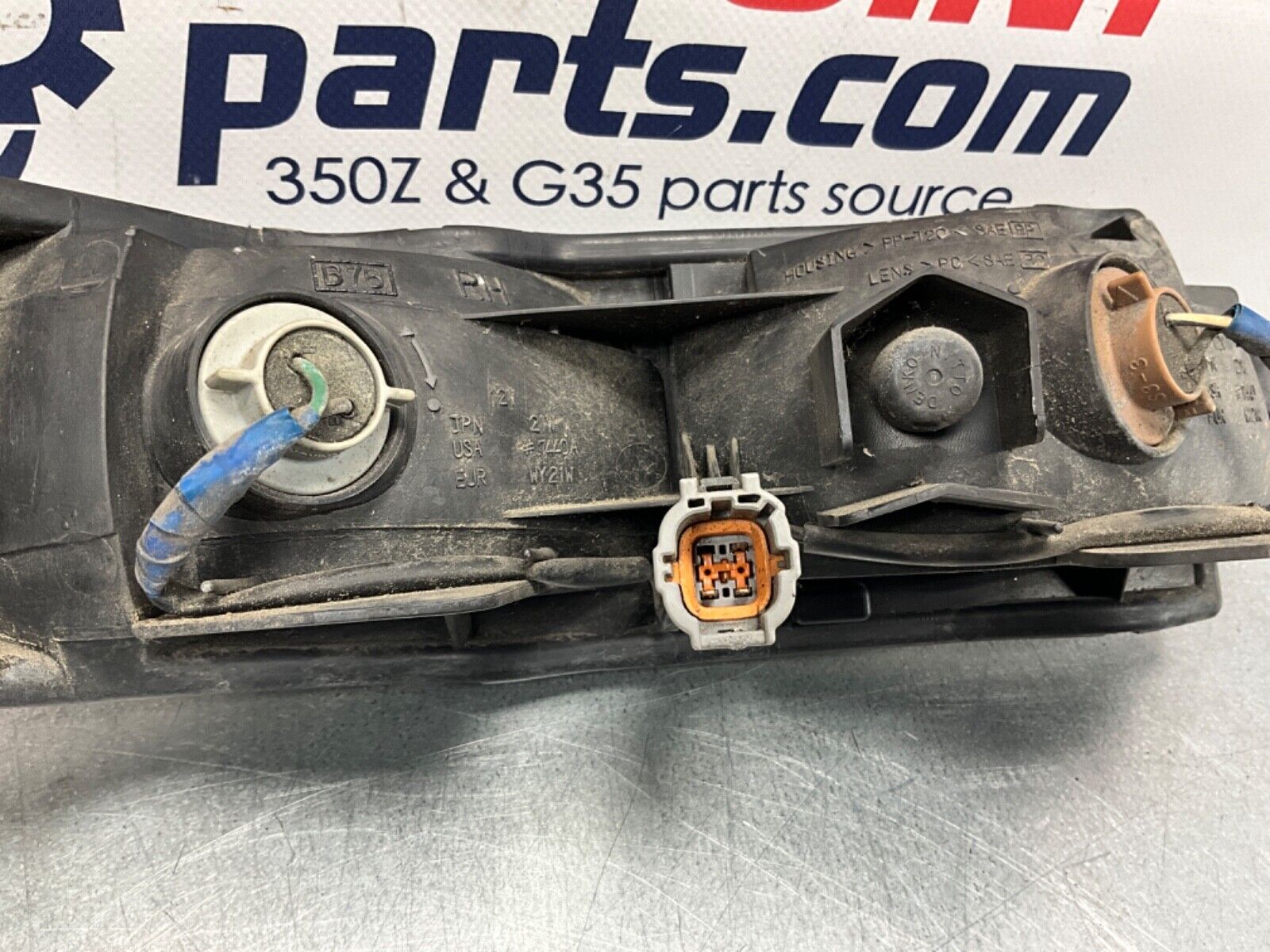 2003 Nissan Z33 350Z Passenger Right Rear Bumper Turn Signal OEM 21BKGEK - On Point Parts Inc