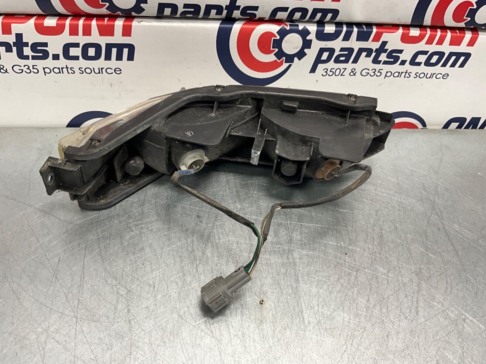 たん様① 03-09 Nissan 350Z Driver Left Rear Turn Signal Assembly 26555CD085