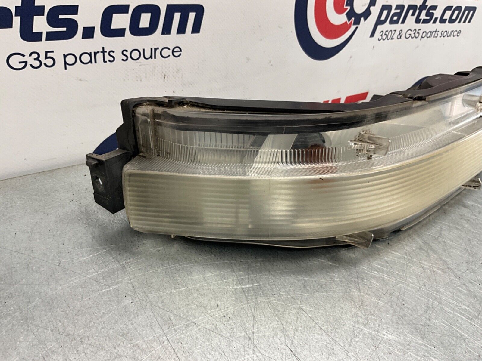 03-09 Nissan 350Z Driver Left Rear Turn Signal Assembly 26555CD085