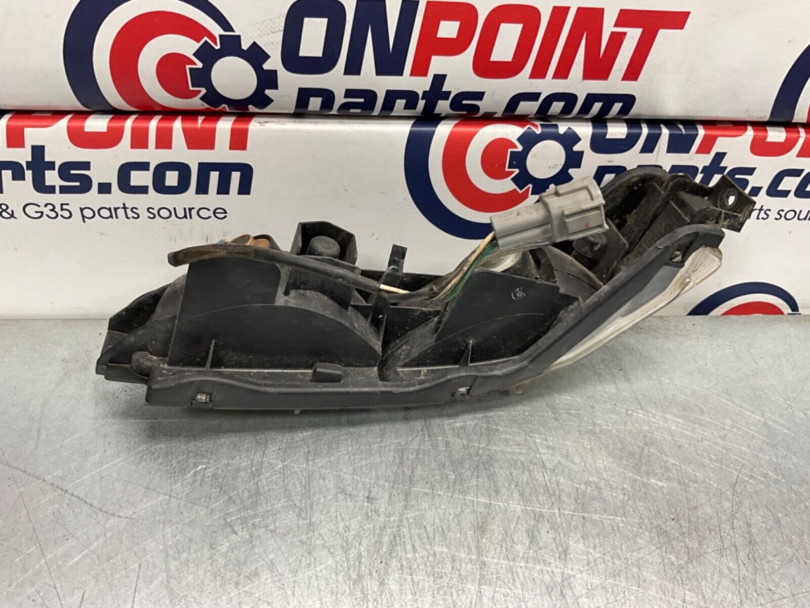 03-09 Nissan 350Z Driver Left Rear Turn Signal Assembly 26555CD085