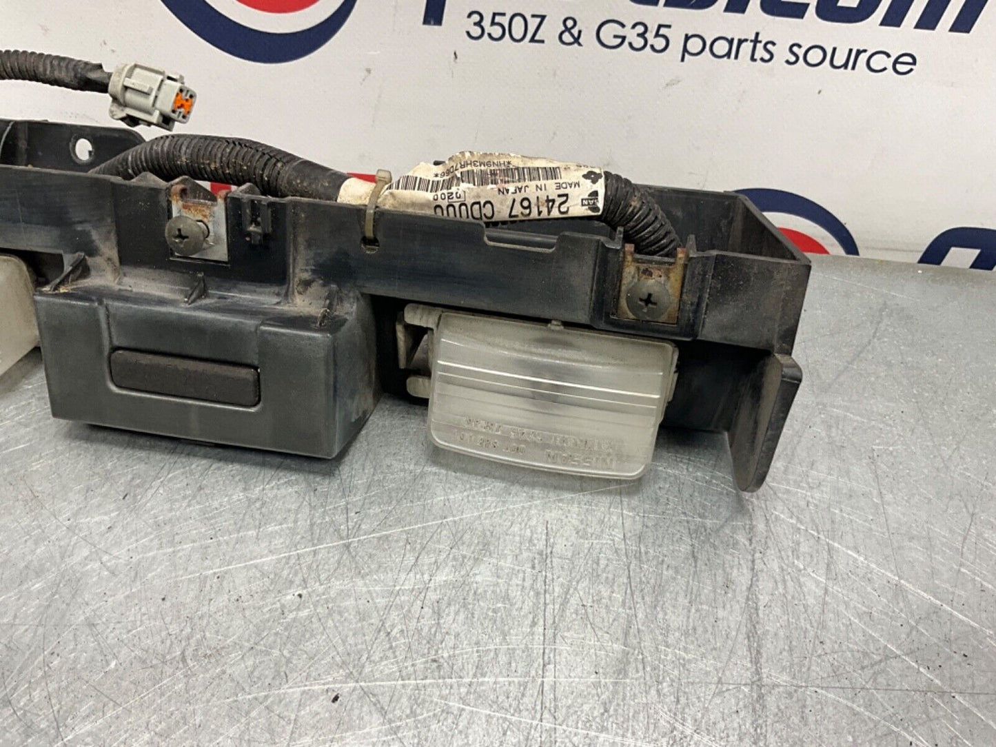 2003 Nissan Z33 350Z Rear Bumper License Plate Light Assembly OEM 21BKGEI - On Point Parts Inc