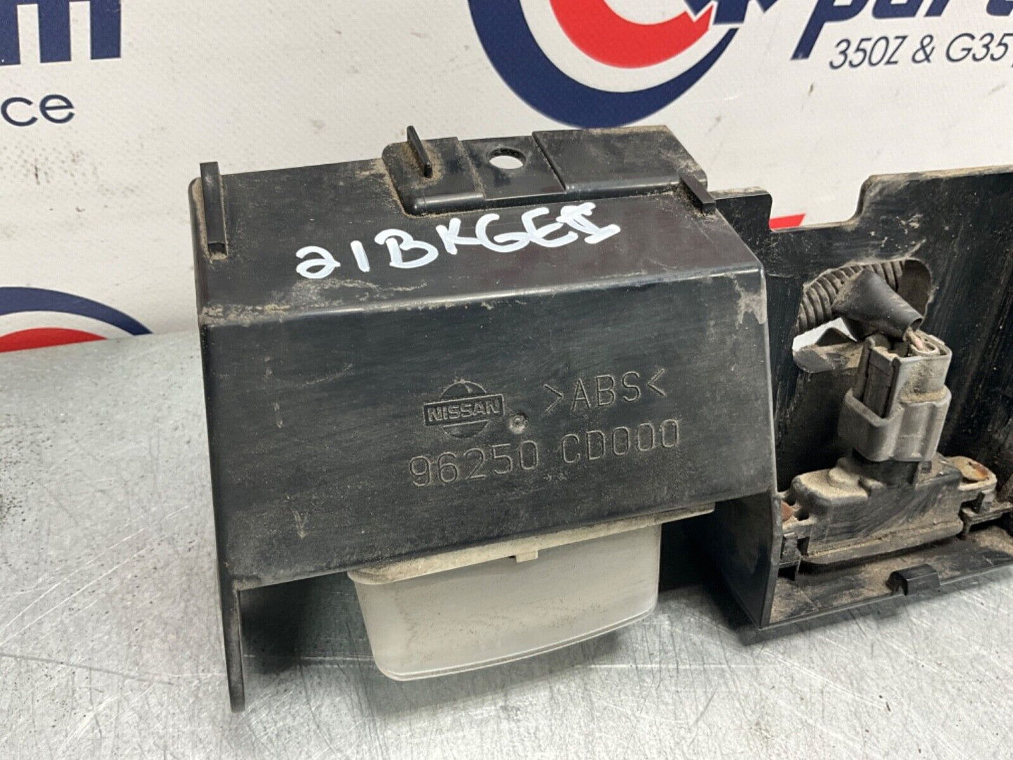 2003 Nissan Z33 350Z Rear Bumper License Plate Light Assembly OEM 21BKGEI - On Point Parts Inc