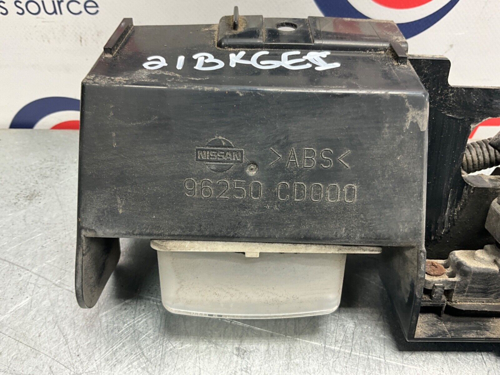 2003 Nissan Z33 350Z Rear Bumper License Plate Light Assembly OEM 21BKGEI - On Point Parts Inc