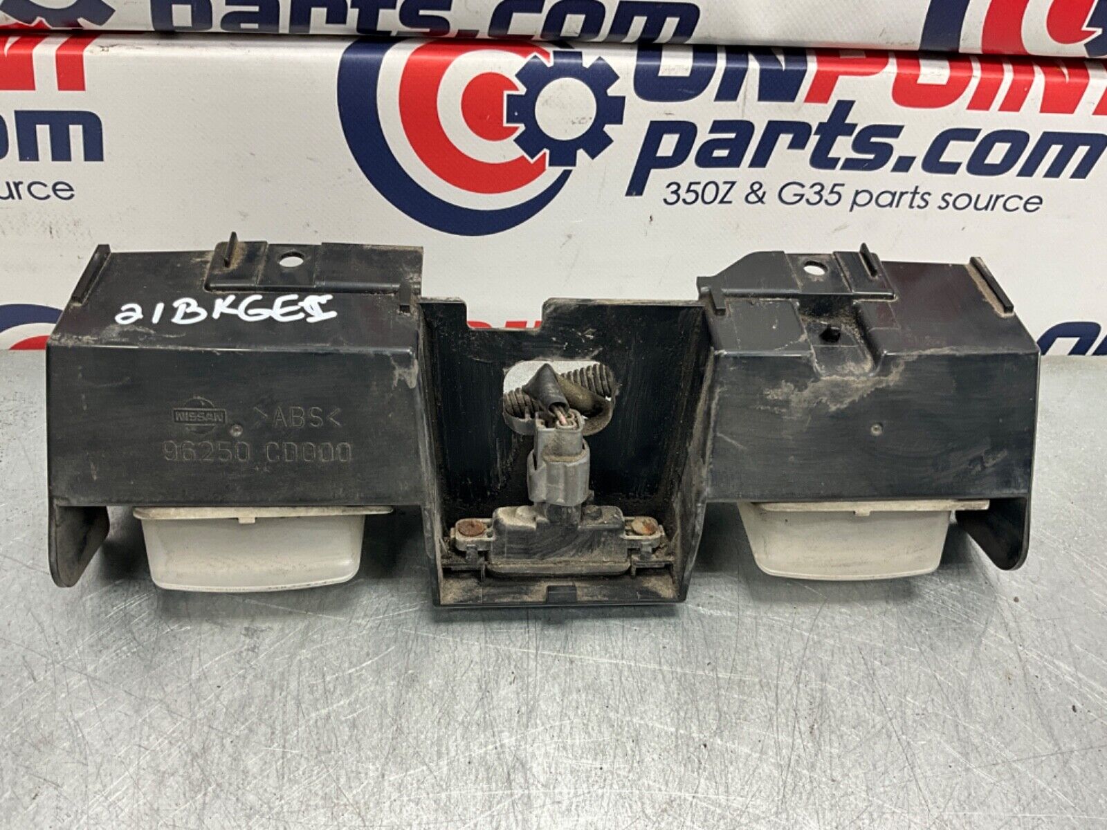 2003 Nissan Z33 350Z Rear Bumper License Plate Light Assembly OEM 21BKGEI - On Point Parts Inc