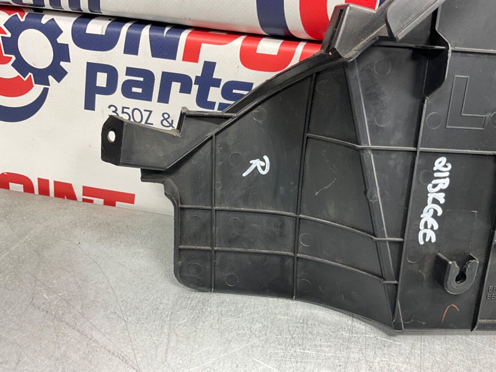 2003 Nissan Z33 350Z Passenger Right Center Console Knee Kick Panel OEM 21BKGEE - On Point Parts Inc