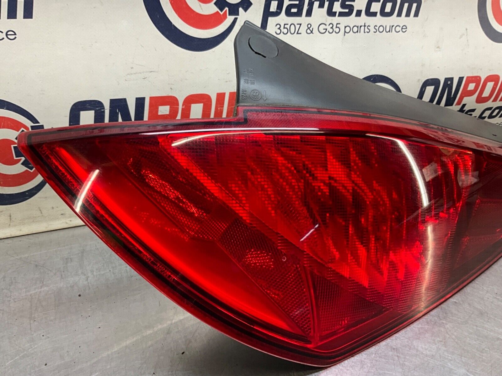 2004 Nissan Z33 350Z Passenger Right Tail Light Assembly OEM 22BLCF2 - On Point Parts Inc