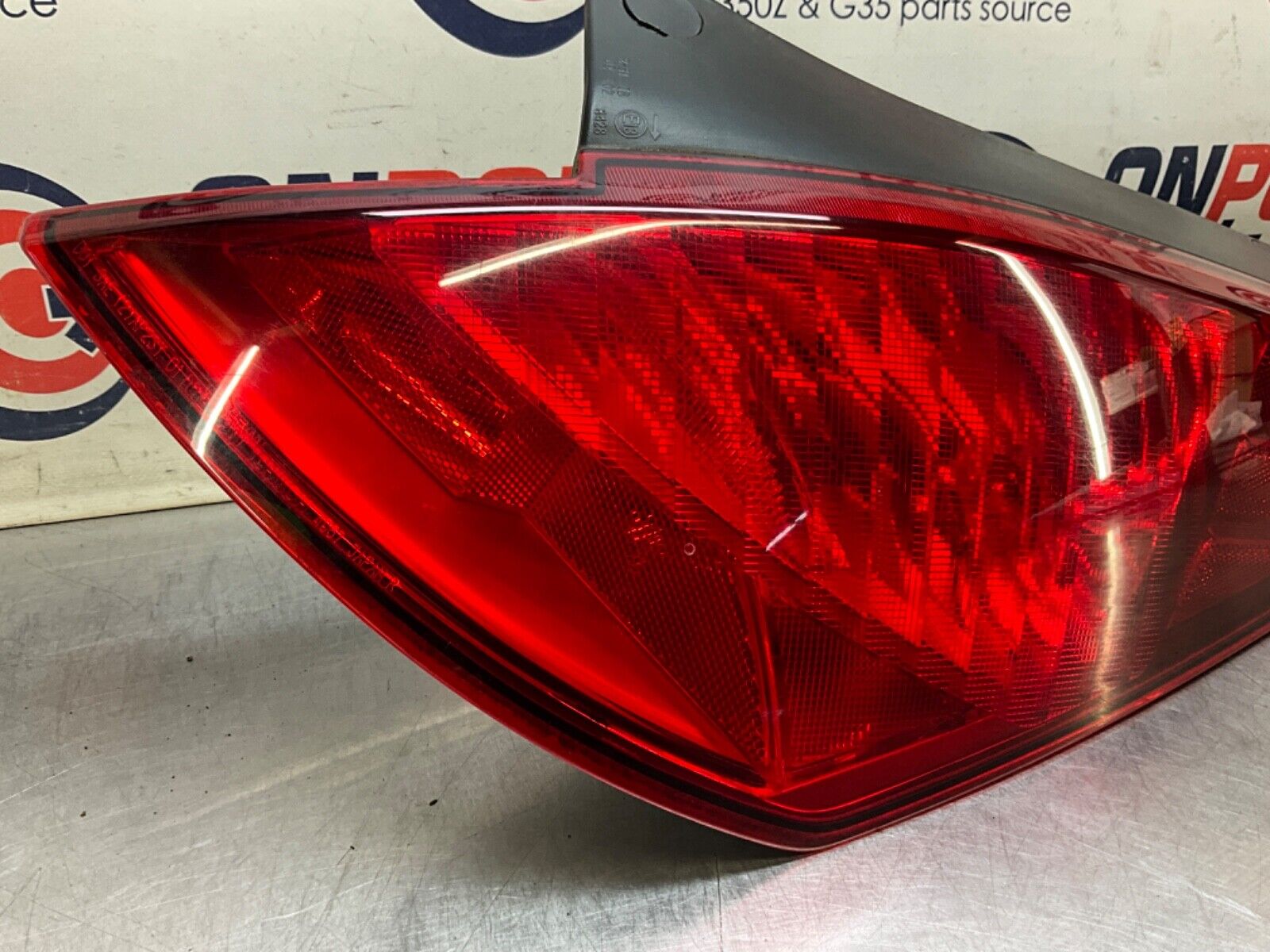 2004 Nissan Z33 350Z Passenger Right Tail Light Assembly OEM 22BLCF2 - On Point Parts Inc