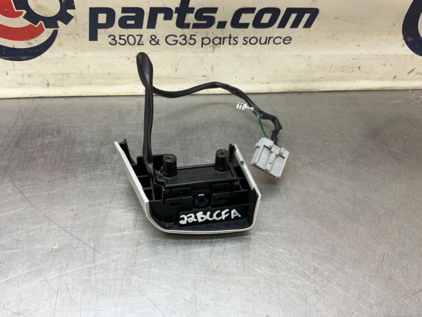 2004 Nissan Z33 350Z Steering Wheel Cruise Control Switch Cap OEM 22BLCFA - On Point Parts Inc