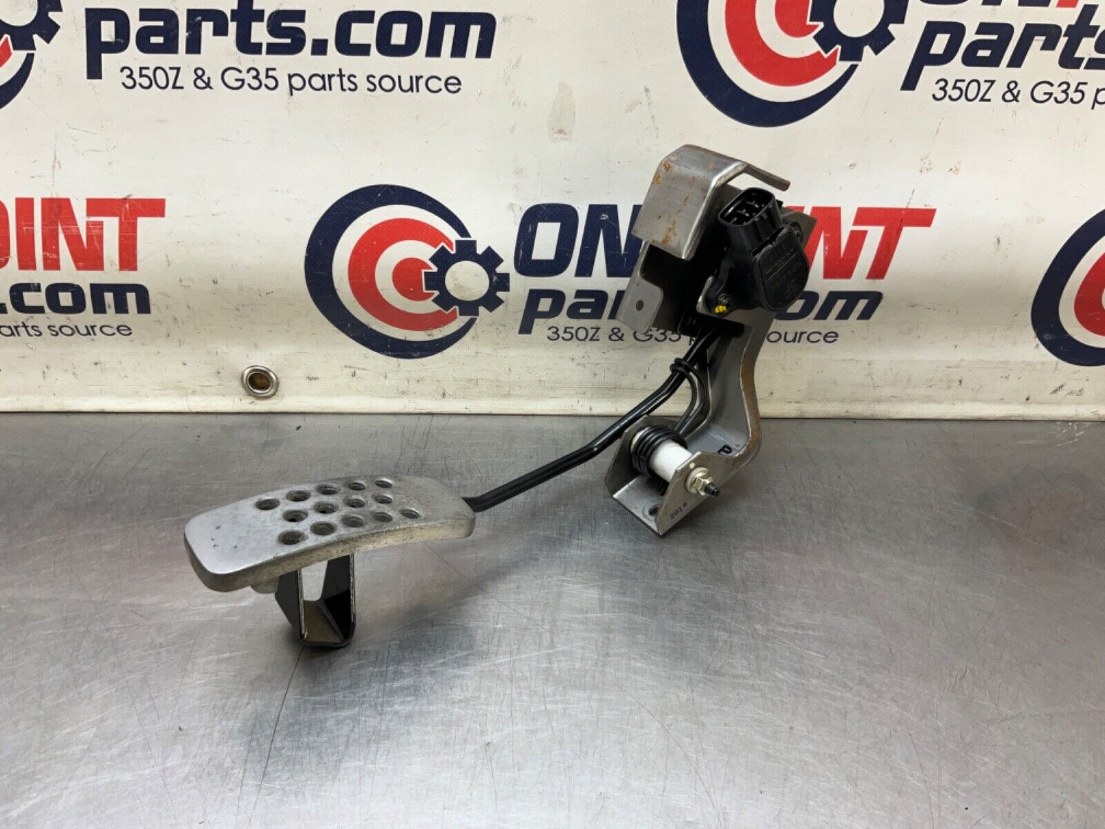 2004 Nissan Z33 350Z Manual Accelerator Gas Throttle Pedal OEM 22BLCFG - On Point Parts Inc