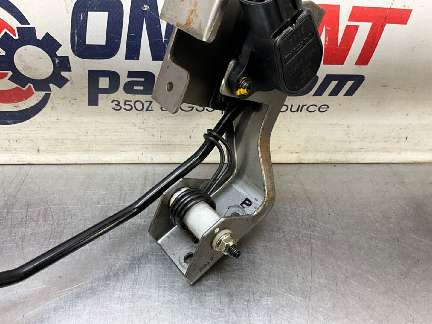 2004 Nissan Z33 350Z Manual Accelerator Gas Throttle Pedal OEM 22BLCFG - On Point Parts Inc