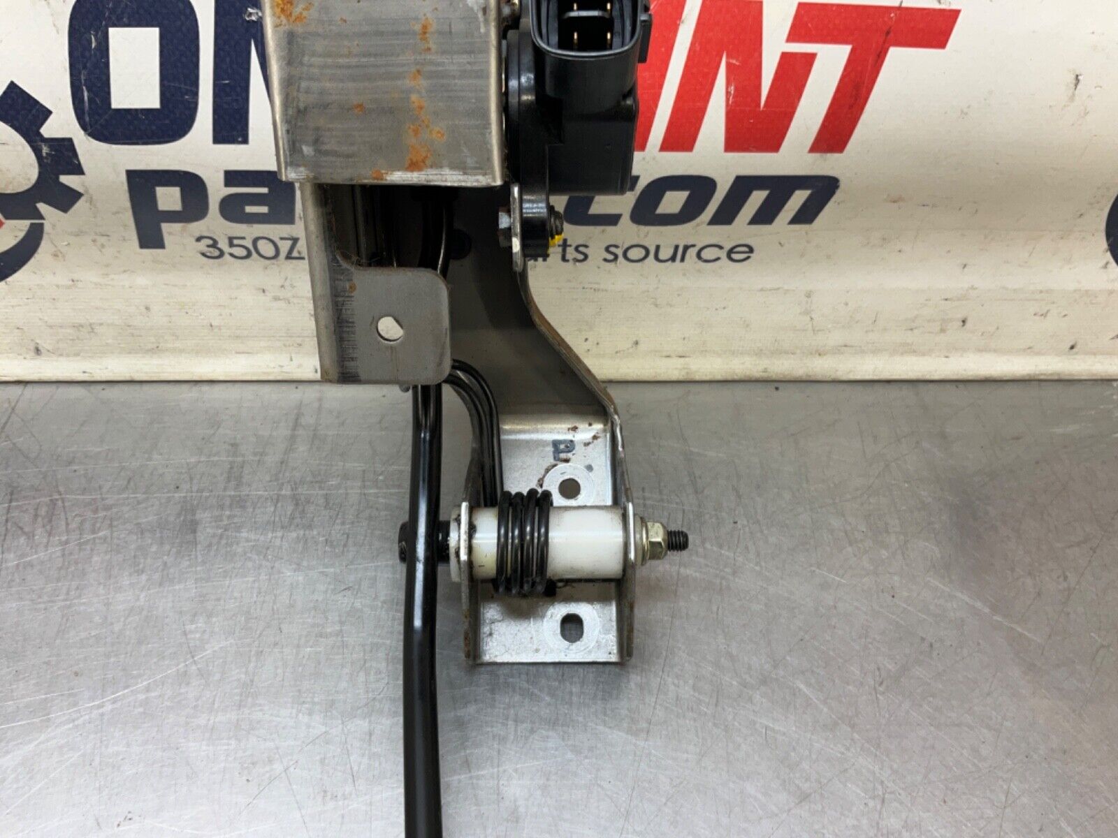 2004 Nissan Z33 350Z Manual Accelerator Gas Throttle Pedal OEM 22BLCFG - On Point Parts Inc