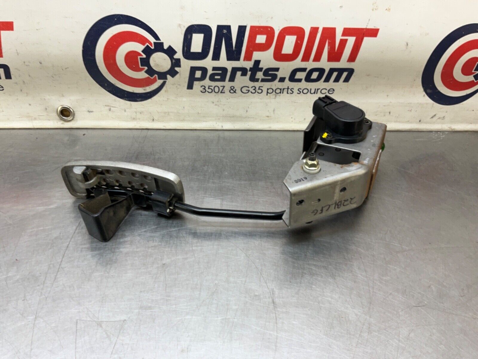 2004 Nissan Z33 350Z Manual Accelerator Gas Throttle Pedal OEM 22BLCFG - On Point Parts Inc