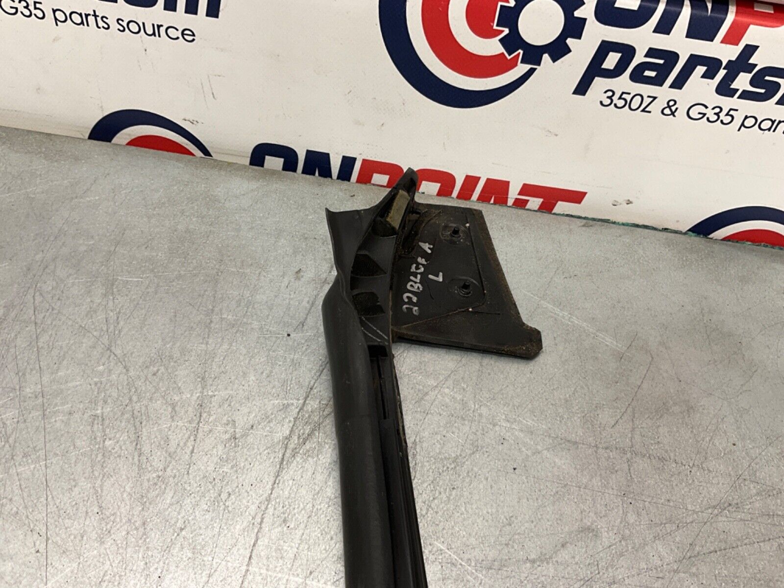 2004 Nissan Z33 350Z Driver Left Upper A Pillar Weatherstrip Seal OEM 22BLCFA - On Point Parts Inc