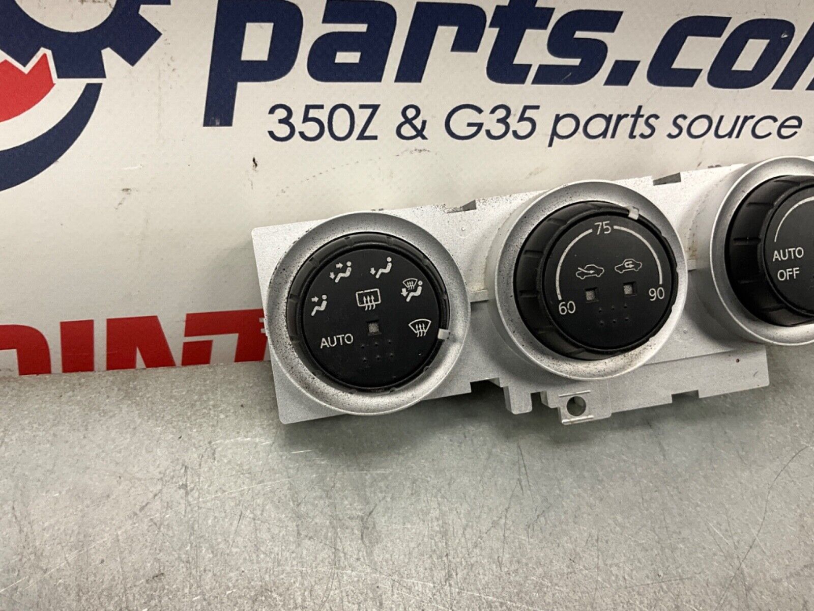 2004 Nissan Z33 350ZAC Climate Control Switches 27500 OEM 22BLCFC - On Point Parts Inc