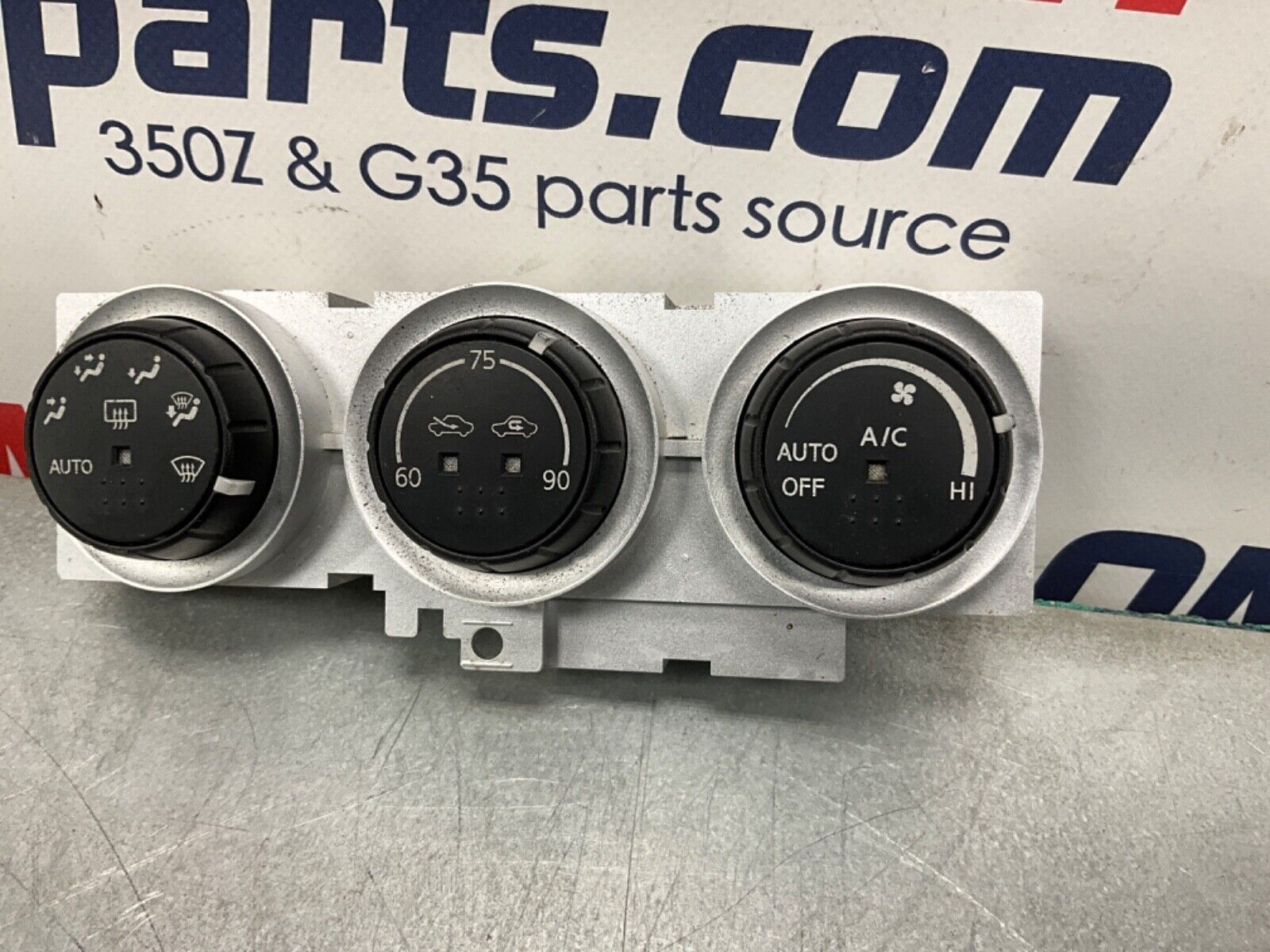 2004 Nissan Z33 350ZAC Climate Control Switches 27500 OEM 22BLCFC - On Point Parts Inc