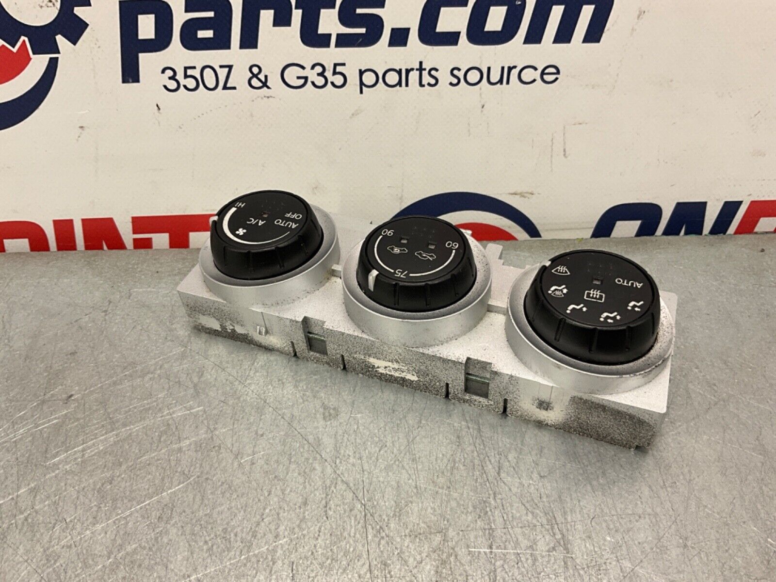 2004 Nissan Z33 350ZAC Climate Control Switches 27500 OEM 22BLCFC - On Point Parts Inc