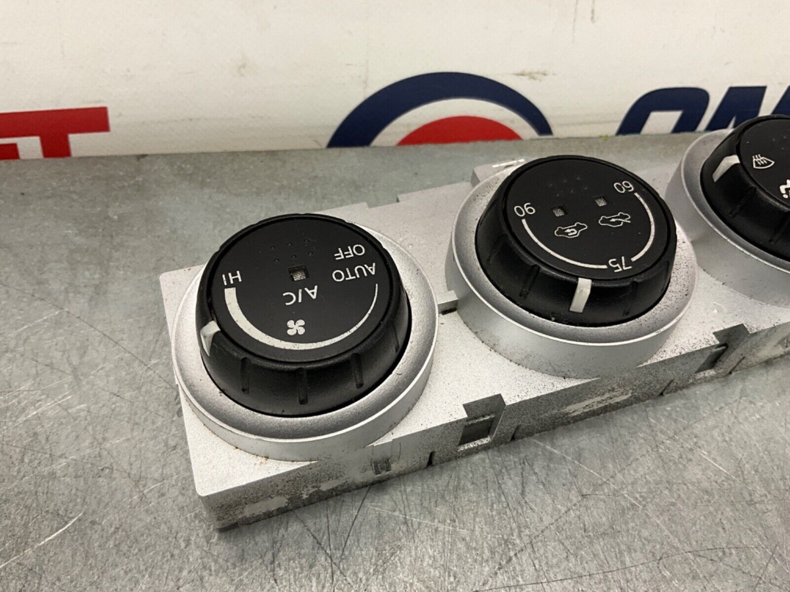 2004 Nissan Z33 350ZAC Climate Control Switches 27500 OEM 22BLCFC - On Point Parts Inc