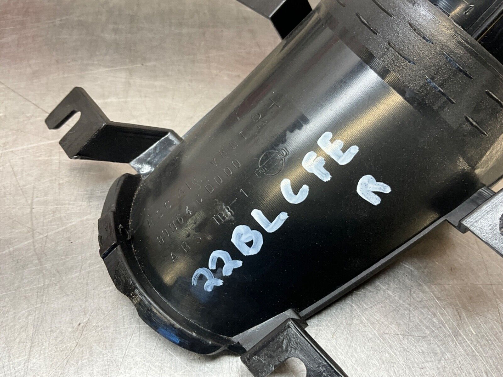 2004 Nissan Z33 350Z Passenger Right Door Vent Trim 80964 OEM 22BLCFE - On Point Parts Inc