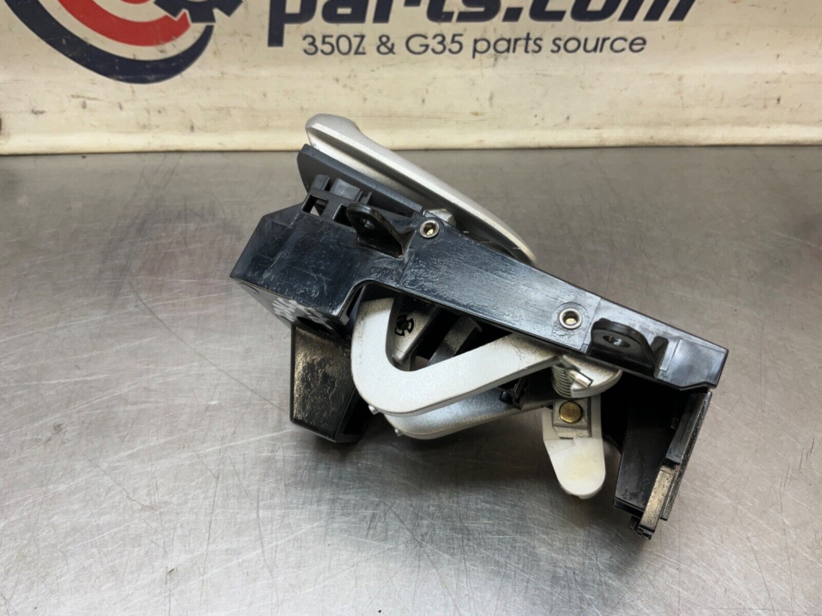 2004 Nissan Z33 350Z Passenger Right Interior Door Release Handle OEM 22BLCFE - On Point Parts Inc