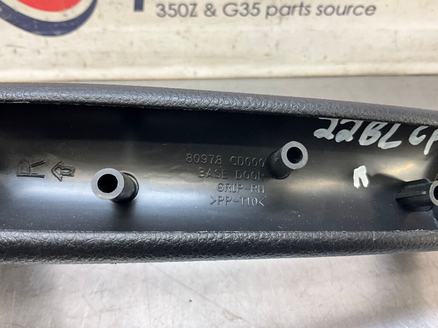 2004 Nissan Z33 350Z Passenger Right Interior Door Grip Pull Handle OEM 22BLCFE - On Point Parts Inc