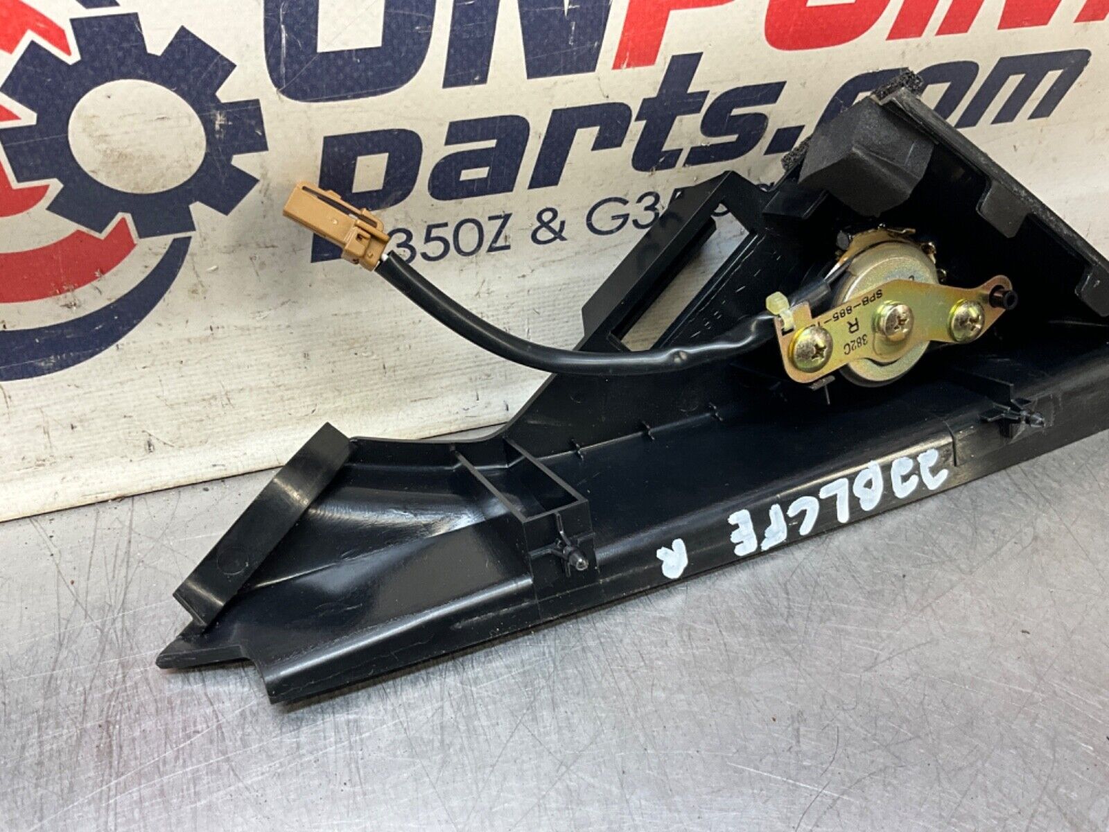 2004 Nissan Z33 350Z Passenger Right Tweeter Speaker Cover OEM 22BLCFE - On Point Parts Inc