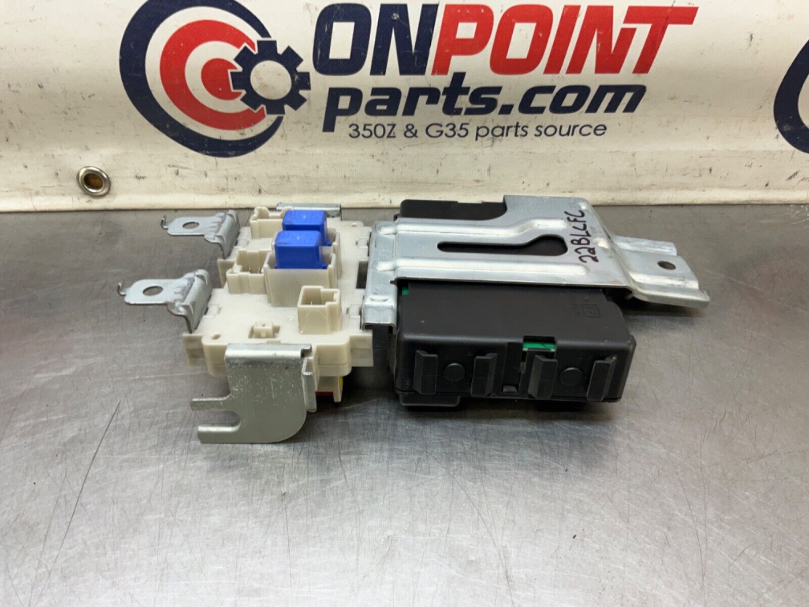 2004 Nissan Z33 350Z Manual Body Control Module BCM 284B1 CD005 OEM 22BLCFC - On Point Parts Inc