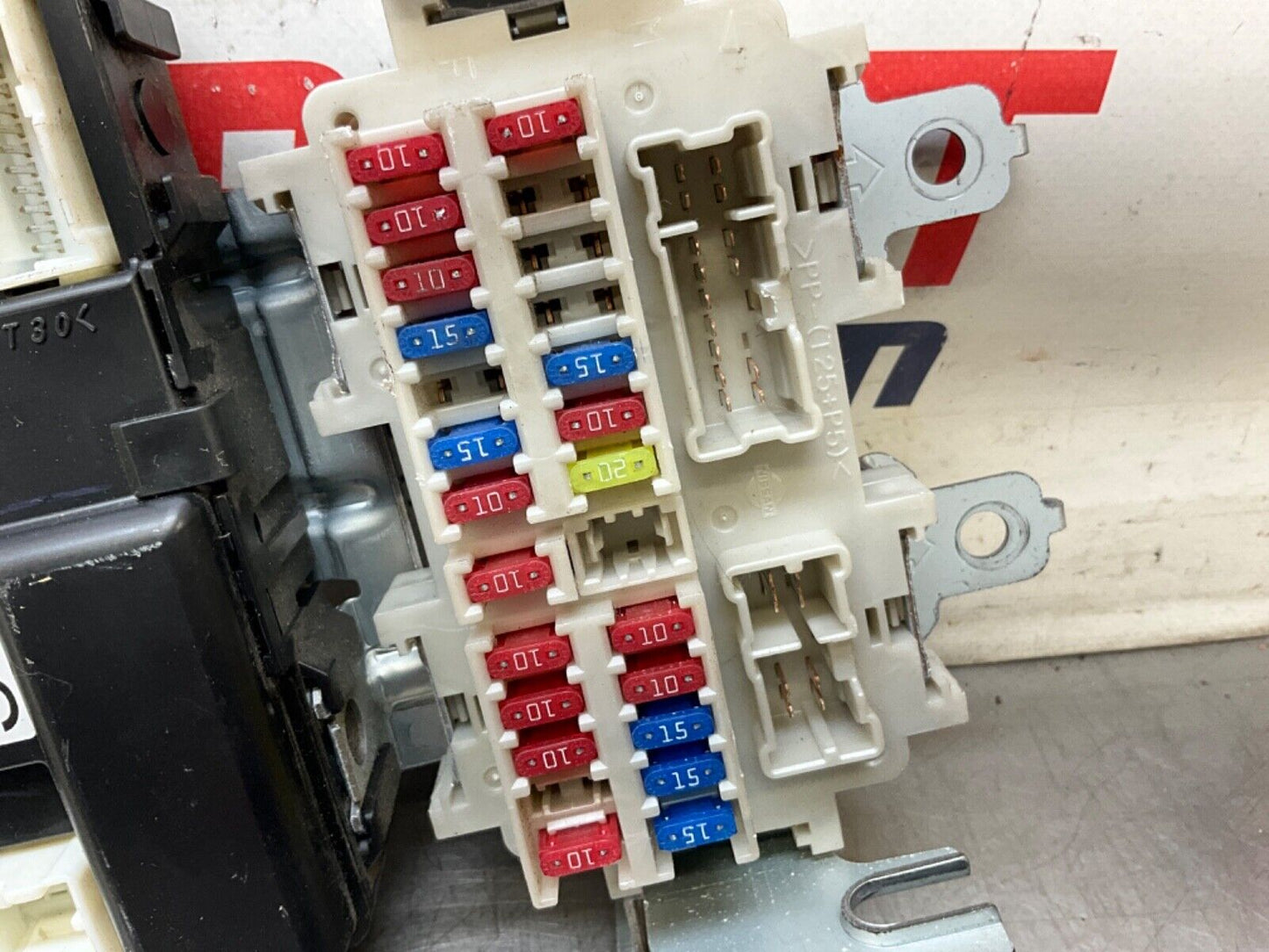 2004 Nissan Z33 350Z Manual Body Control Module BCM 284B1 CD005 OEM 22BLCFC - On Point Parts Inc