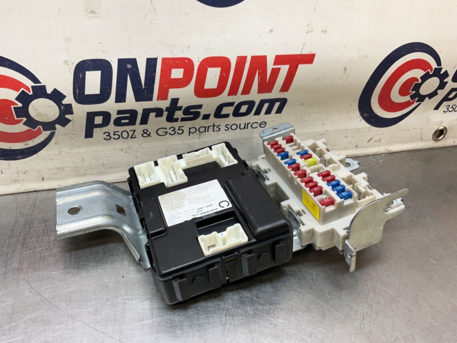 2004 Nissan Z33 350Z Manual Body Control Module BCM 284B1 CD005 OEM 22BLCFC - On Point Parts Inc
