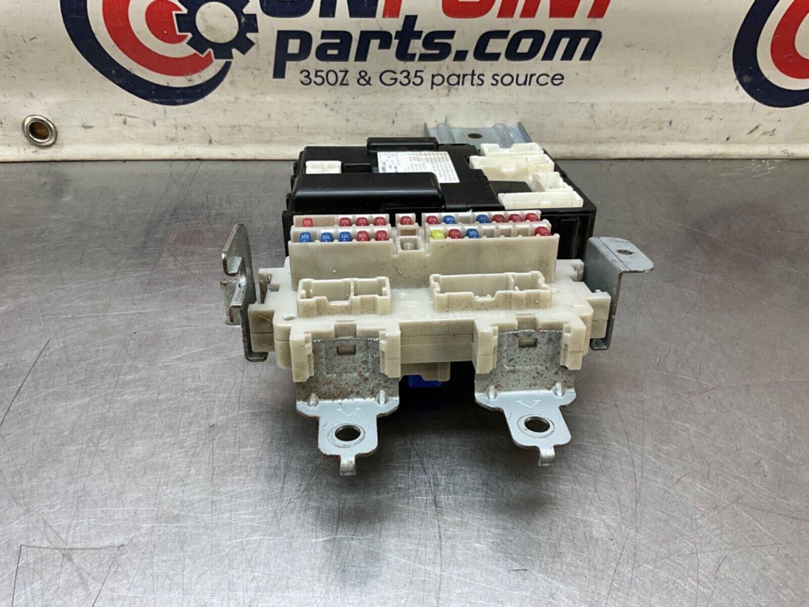 2004 Nissan Z33 350Z Manual Body Control Module BCM 284B1 CD005 OEM 22BLCFC - On Point Parts Inc