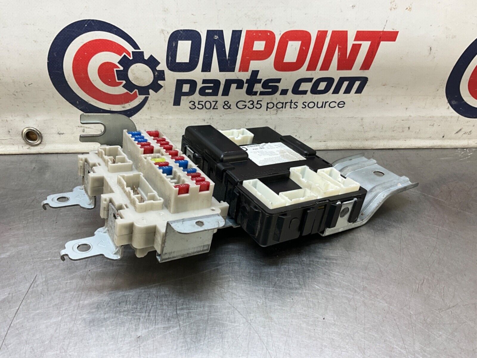 2004 Nissan Z33 350Z Manual Body Control Module BCM 284B1 CD005 OEM 22BLCFC - On Point Parts Inc