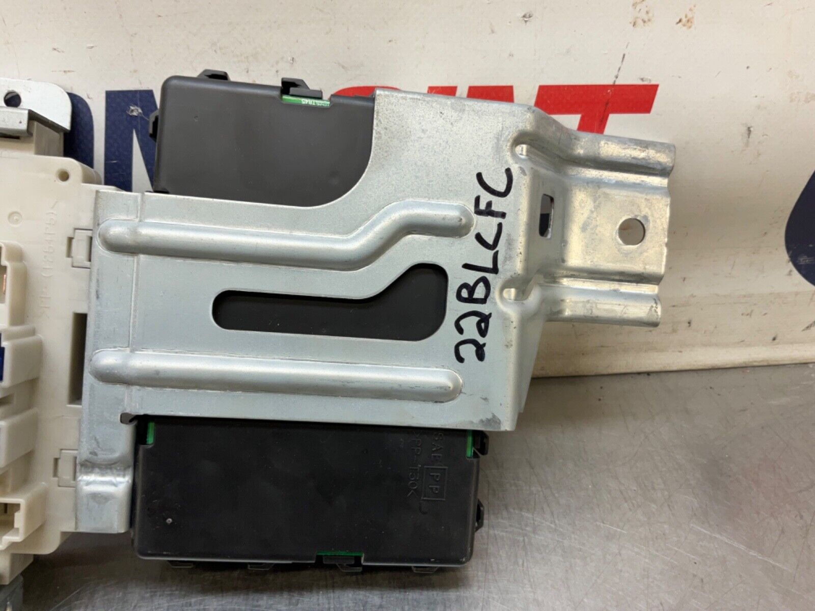 2004 Nissan Z33 350Z Manual Body Control Module BCM 284B1 CD005 OEM 22BLCFC - On Point Parts Inc