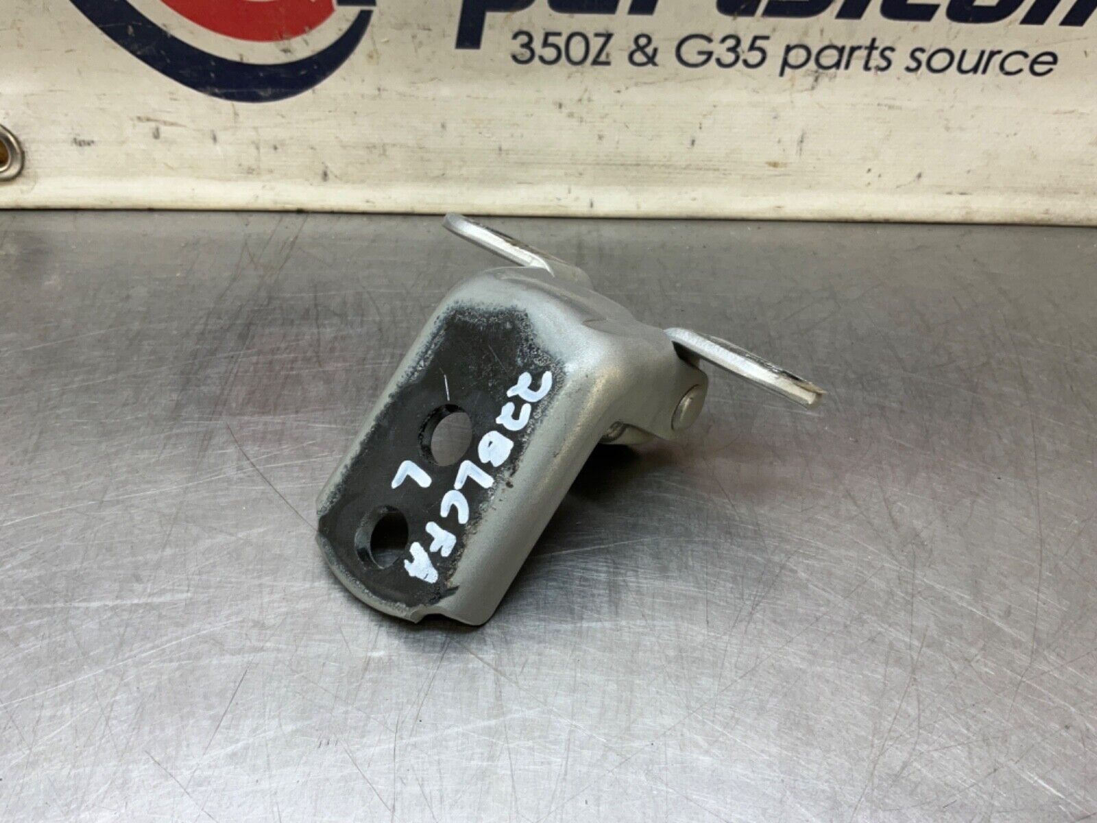 2004 Nissan Z33 350Z Driver Left Door Hinges OEM 22BLCFA - On Point Parts Inc