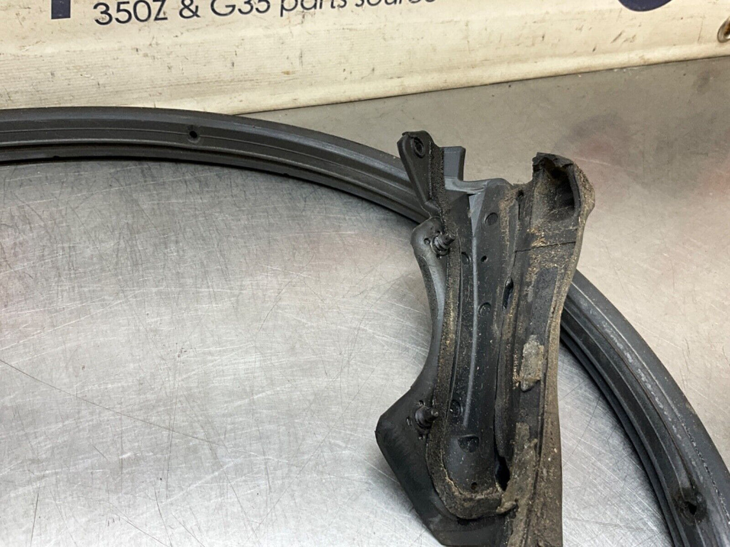 2004 Nissan Z33 350Z Passenger Right Lower Outer Door Seal OEM 22BLCFK - On Point Parts Inc