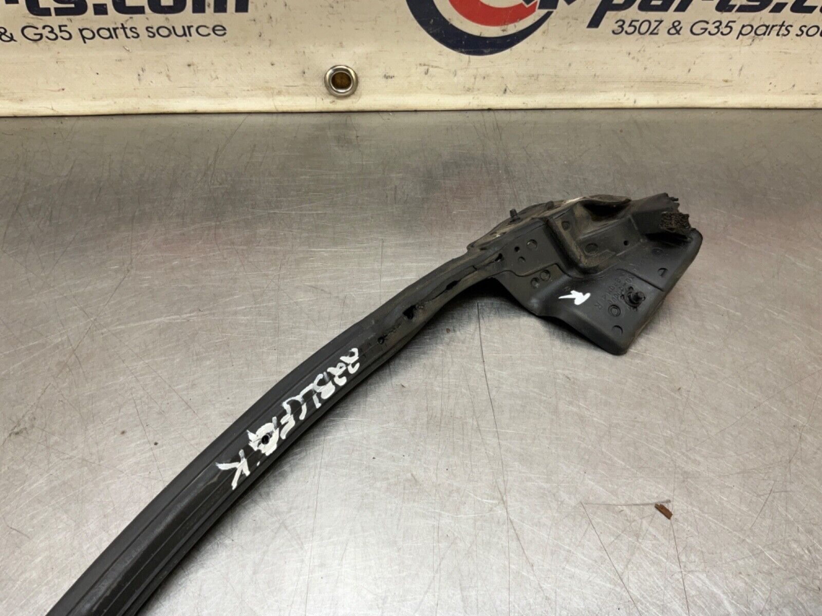 2004 Nissan Z33 350Z Passenger Right Lower Outer Door Seal OEM 22BLCFK - On Point Parts Inc