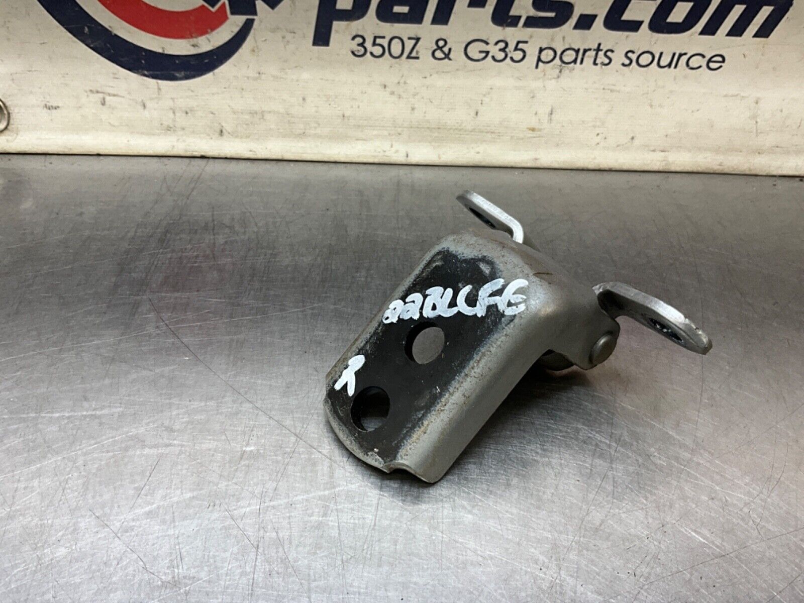 2004 Nissan Z33 350Z Passenger Right Door Hinges OEM 22BLCFE - On Point Parts Inc