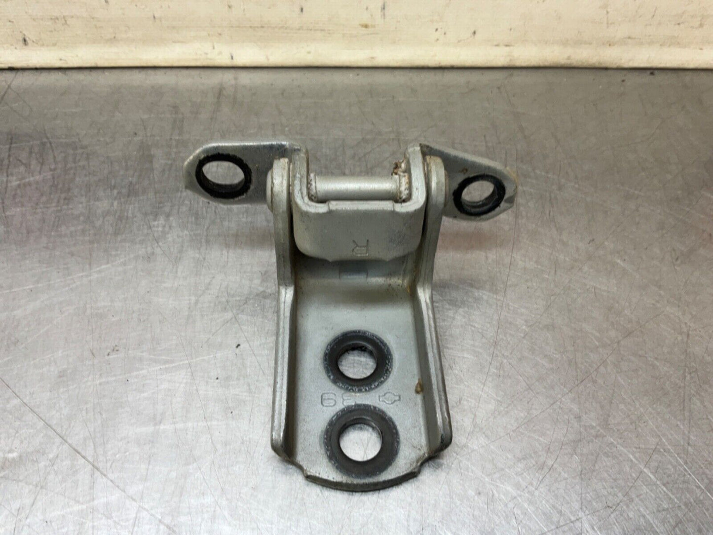 2004 Nissan Z33 350Z Passenger Right Door Hinges OEM 22BLCFE - On Point Parts Inc