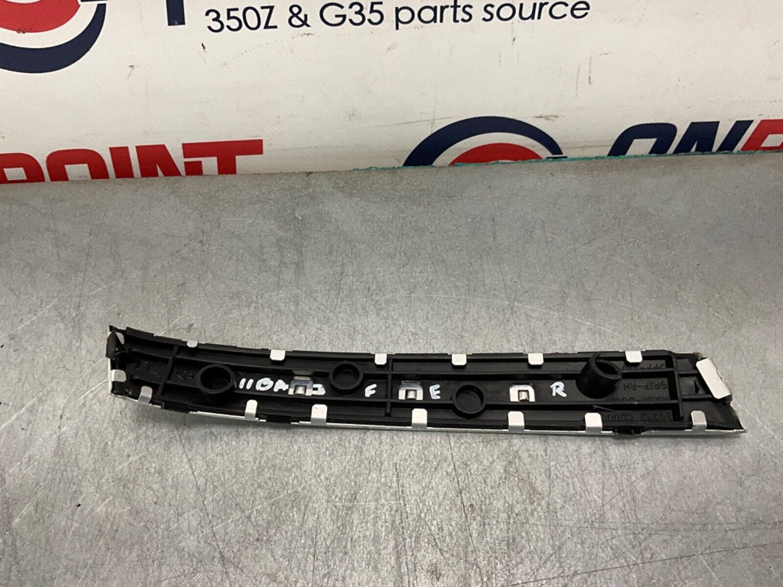 2004 Nissan Z33 350Z Passenger Right Door Grip Handle Trim 80932 OEM 11BAJFE - On Point Parts Inc