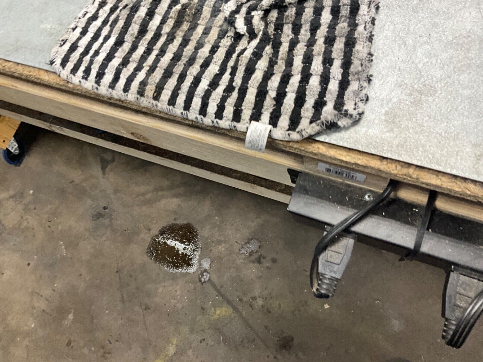 2004 Nissan Z33 350Z Rear Trunk Upper Strut Cover Trim 93130 OEM 14BALF7 - On Point Parts Inc