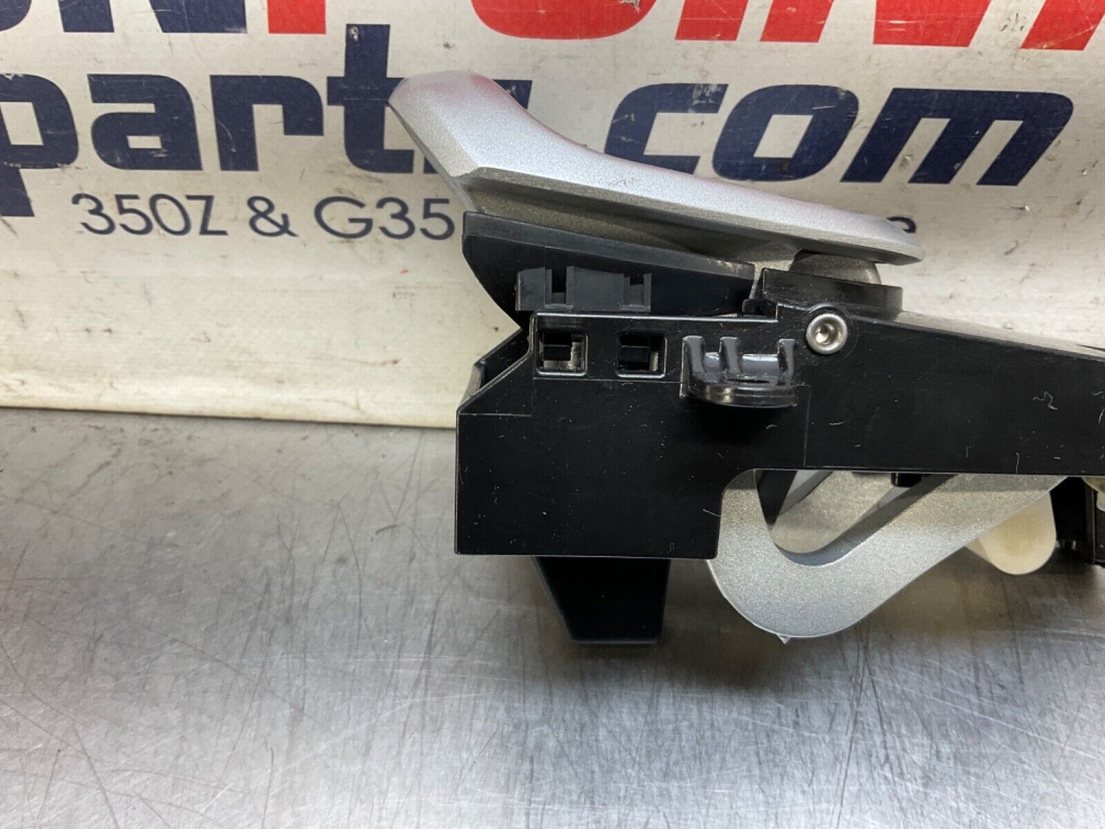 2004 Nissan Z33 350Z Passenger Right Door Handle OEM 14BALFE - On Point Parts Inc