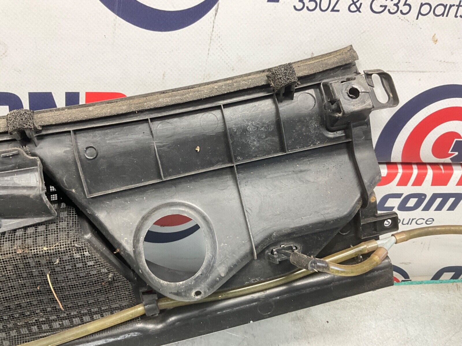 2004 Nissan Z33 350Z Front Left Right Windshield Hood Cowl OEM 14BALF3 - On Point Parts Inc