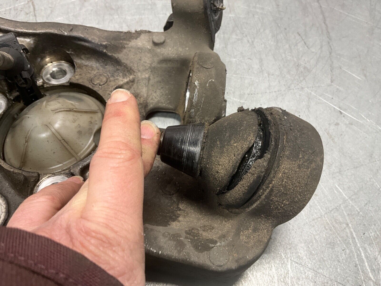 2004 Nissan Z33 350Z Passenger Right Steering Knuckle Spindle OEM 14BALFK - On Point Parts Inc