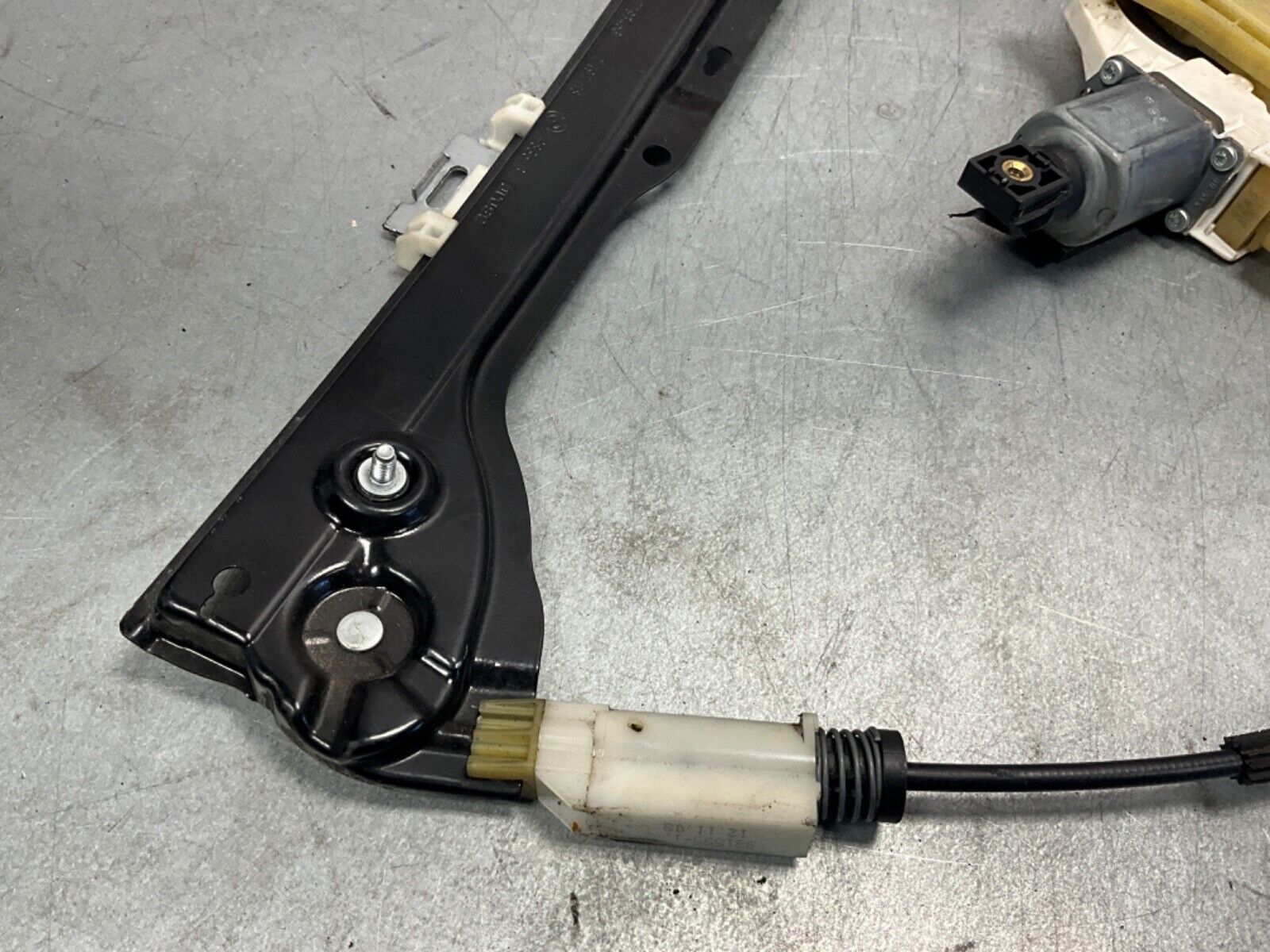 2009 BMW E92 335i Coupe Passenger Right Window Regulator Motor OEM 21BA4FK - On Point Parts Inc