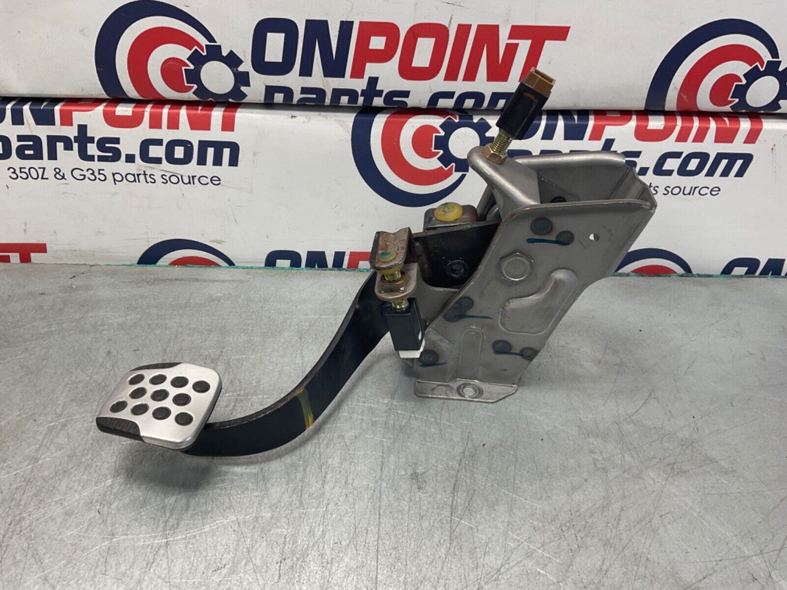 2007 Nissan Z33 350Z 6MT Manual Clutch Pedal  and Bracket OEM 25BBMFK - On Point Parts Inc