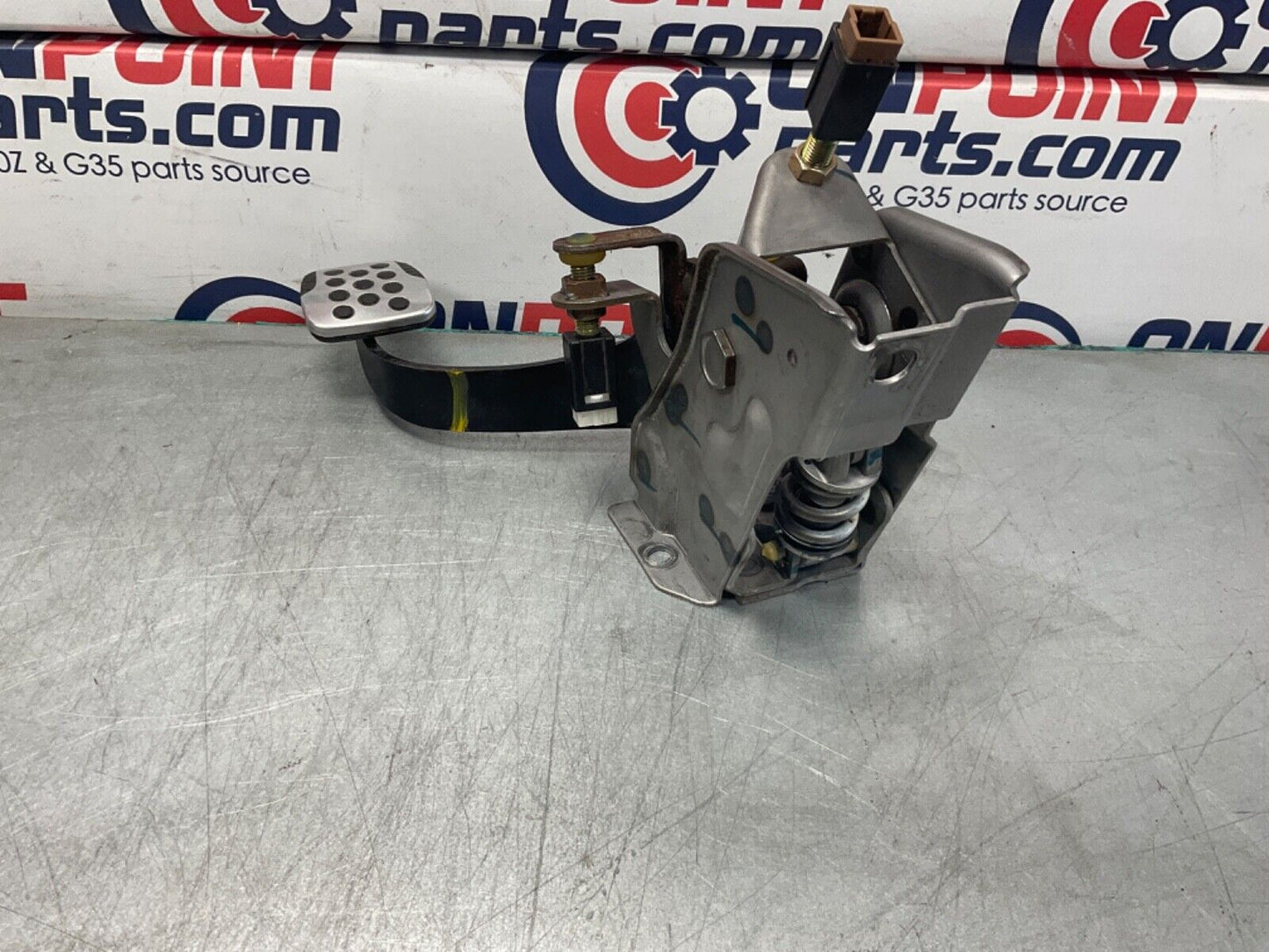 2007 Nissan Z33 350Z 6MT Manual Clutch Pedal  and Bracket OEM 25BBMFK - On Point Parts Inc