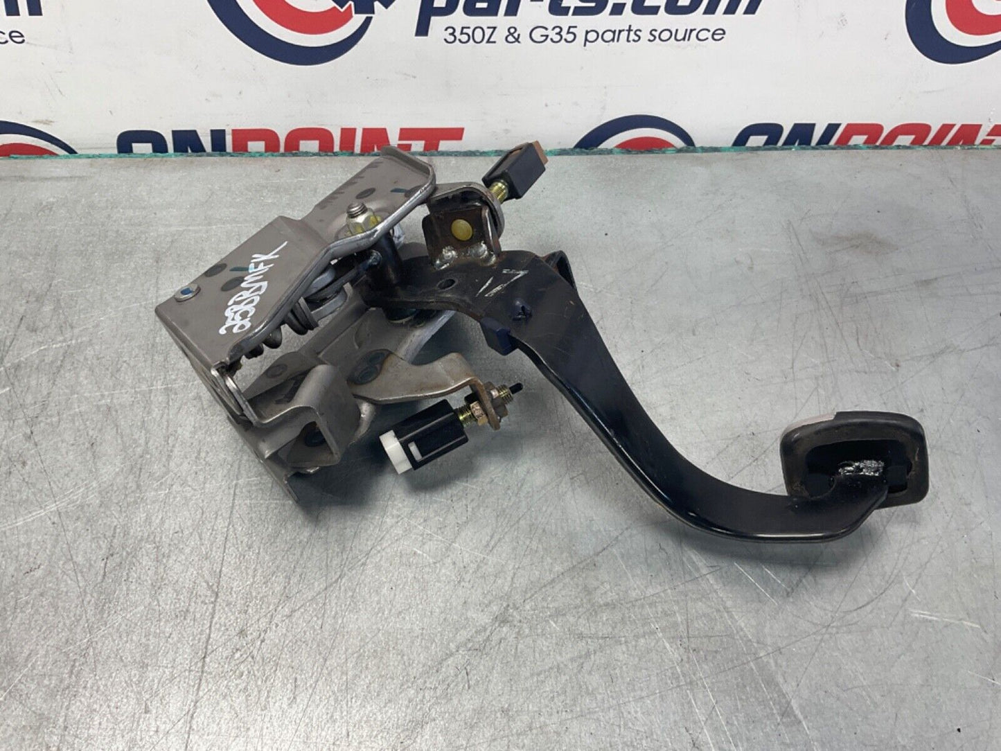 2007 Nissan Z33 350Z 6MT Manual Clutch Pedal  and Bracket OEM 25BBMFK - On Point Parts Inc