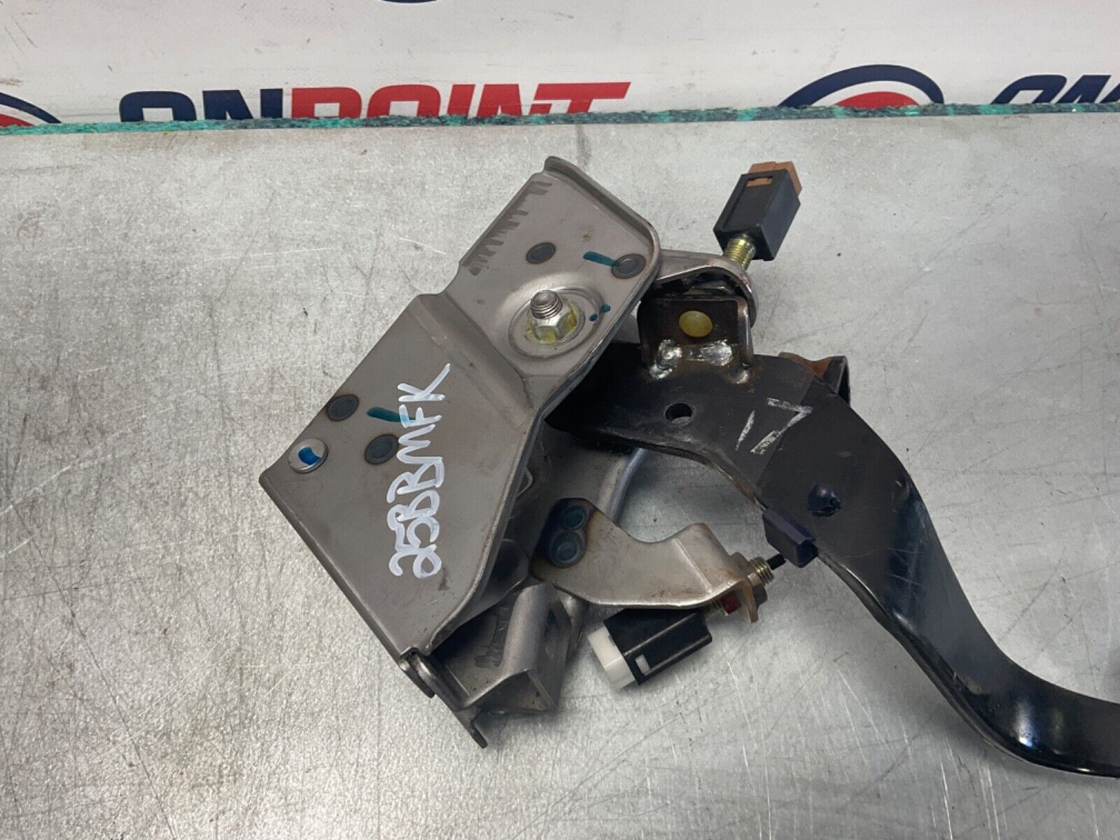 2007 Nissan Z33 350Z 6MT Manual Clutch Pedal  and Bracket OEM 25BBMFK - On Point Parts Inc